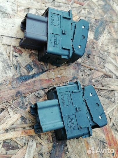 Кнопка обогрева сиденья марч к12 Nissan Micra 1.2