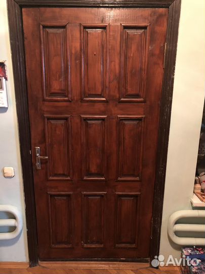 Две деревянные двери