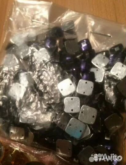 Стразы, пайетки