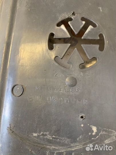 Пыльник двигателя правый Mitsubishi Outlander 4G69