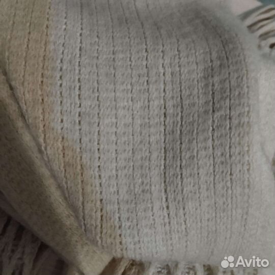 Шарф с кистями, палантин