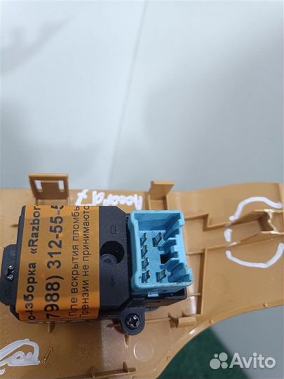 Кнопка стеклоподъемника передняя Honda Accord 7