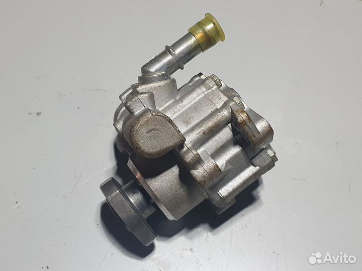 Насос гидроусилителя руля 028145157D