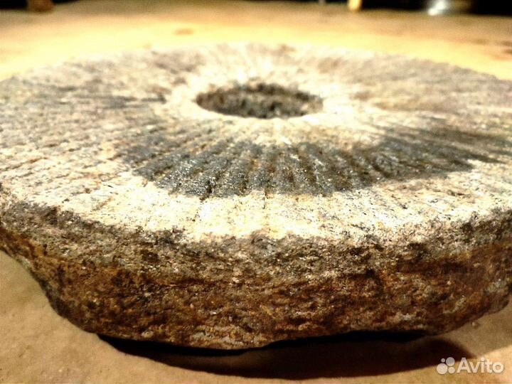 Жернова старинные гранит