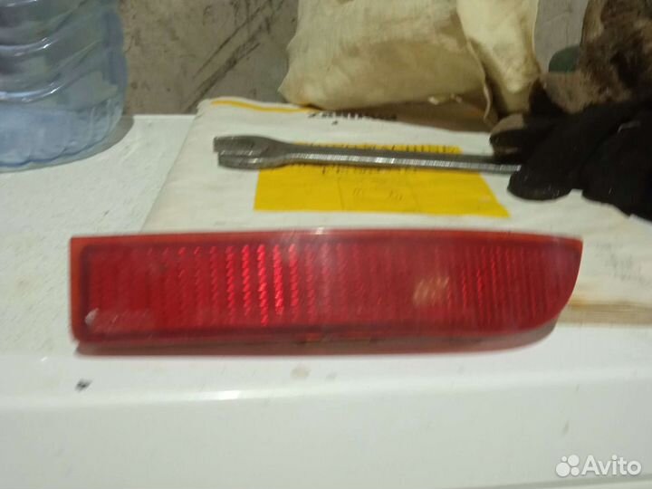 Катафот бампера тойота ипсум асм 21