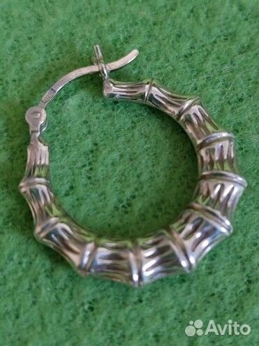 Одна серебряная серьга 925 пробы