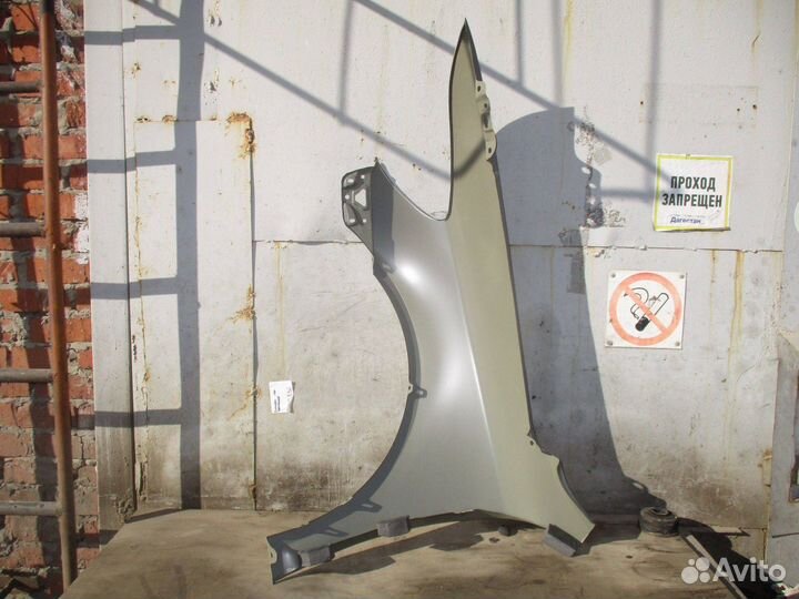 Крыло переднее правое Skoda Octavia 2 (1Z)