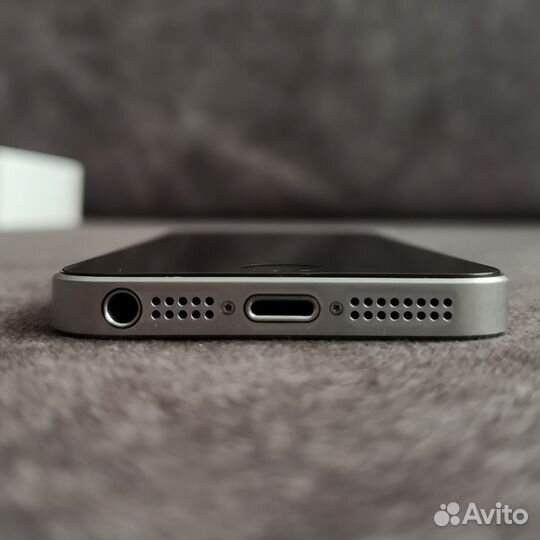 iPhone SE, 32 ГБ