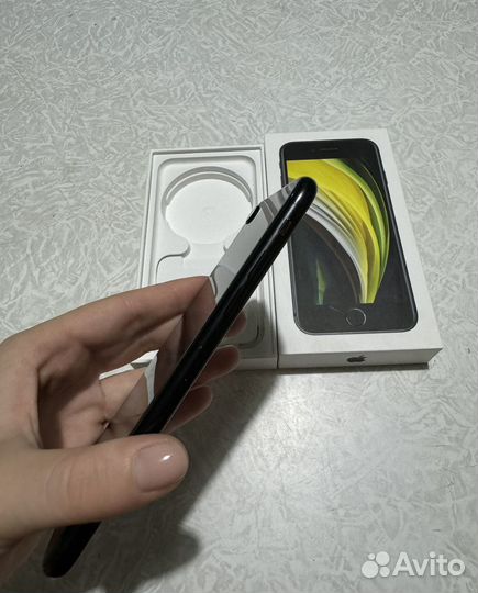 iPhone SE, 128 ГБ