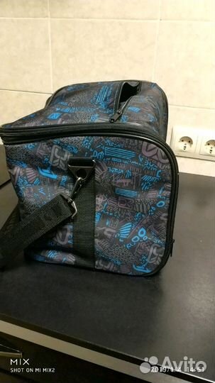 Сумка переноска есть ещё одна сумка другой формы ц