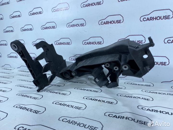 Кронштейн фары правый Audi A5