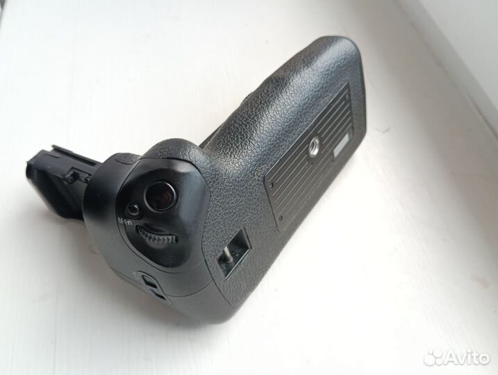 Батарейный блок Canon BG-E11