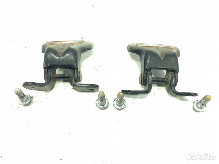 Петли двери Subaru Forester