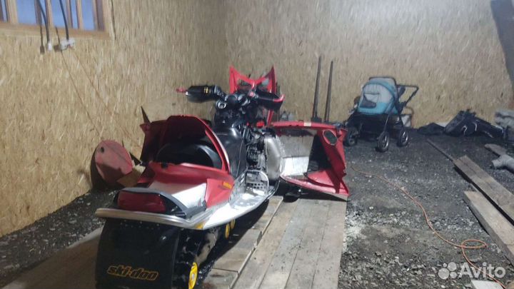 Продам снегоход скиду BRP