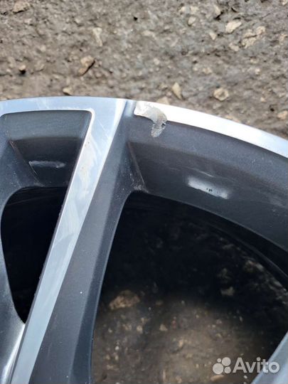 Q8 диск колесный 1штука неб.дефект