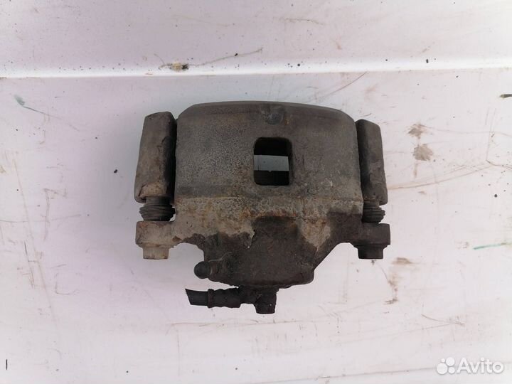 Суппорт тормозной передний левый Mitsubishi Galant