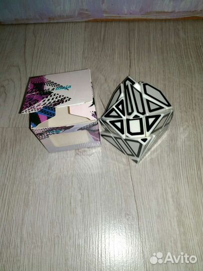 Куб призрак