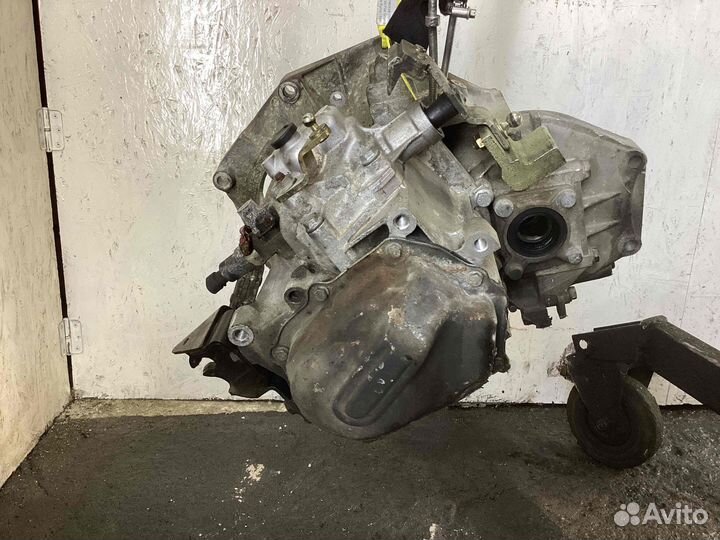 МКПП (механическая коробка переключения передач) F