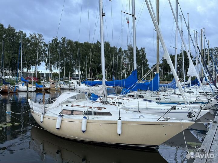 Парусная яхта Becker 27