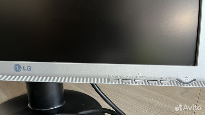 Монитор LG 19