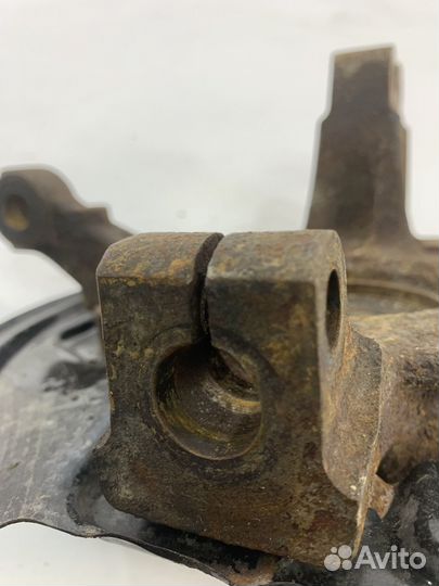 LADA Largus Кулак передний левый без ABS