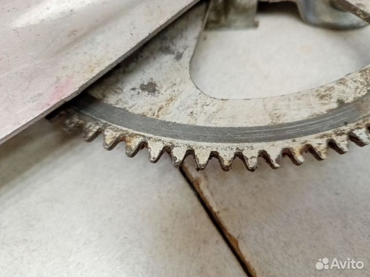 Стеклоподъемник электрический задний правый 698036