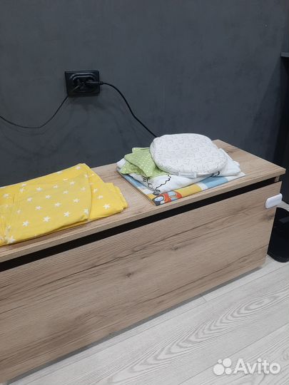 Детская кроватка с маятником