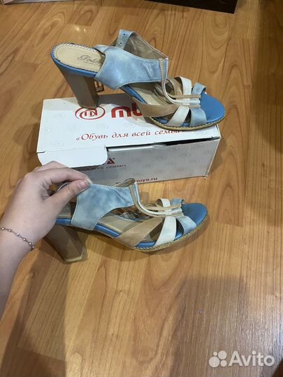 Босоножки женские