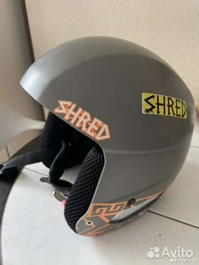 Шлем горнолыжный