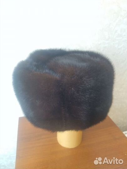 Мужская Норковая шапка c козырьком