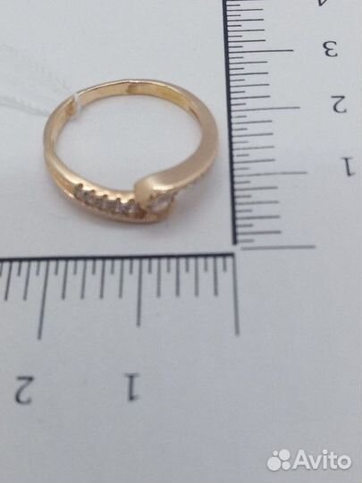 Золотое кольцо с камнем 16,5р