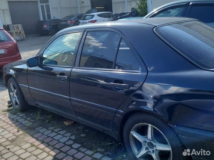 Mercedes-Benz C-класс 2.8 МТ, 1993, битый, 450 000 км