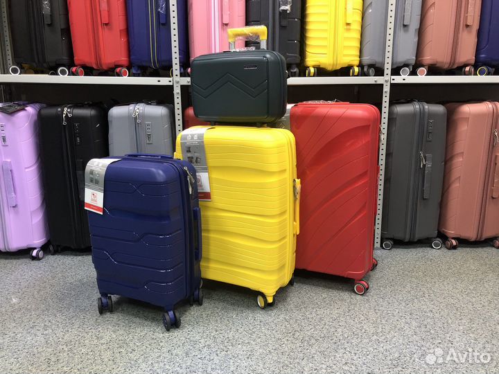Чемодан на колесах новый