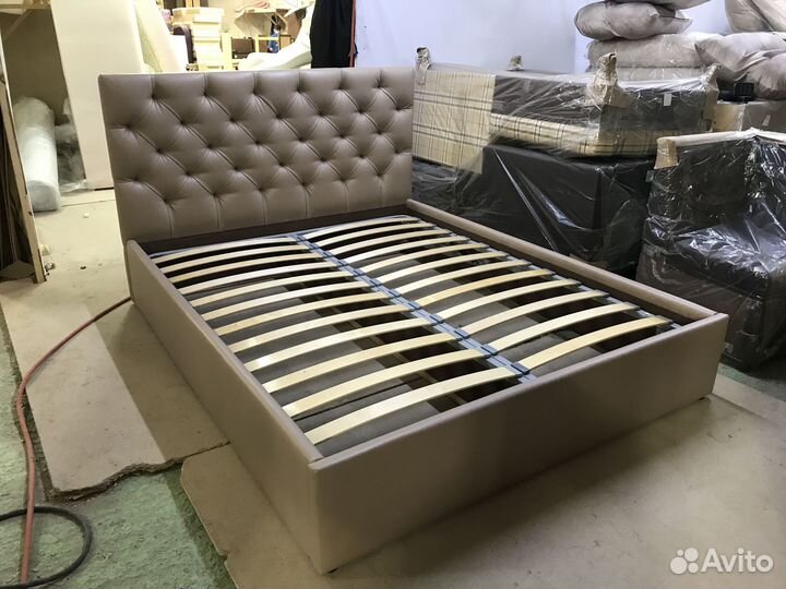 Кровать с ящиком для белья