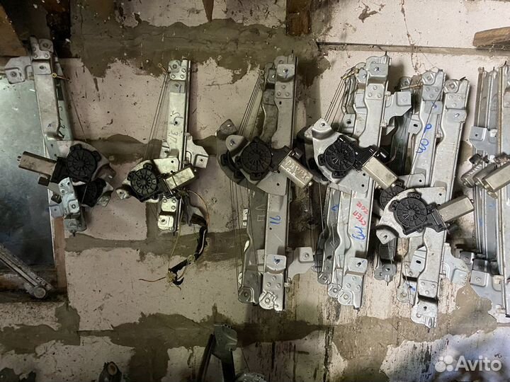 Передние стеклоподъемники Renault Sandero