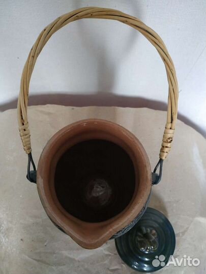 Продается глиняный кувшин с ручкой