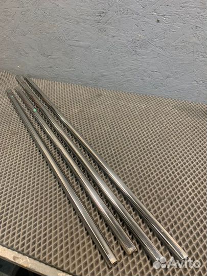 Молдинг стекла двери Volkswagen Atlas 3.6 FSI