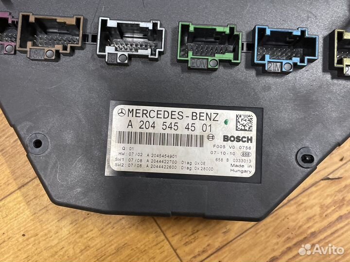 Блок предохранителей передний сам мерседес W204