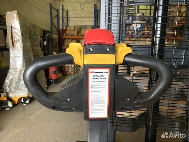 Штабелер электрический самоходный