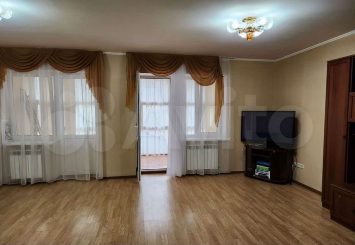 2-к. квартира, 90 м², 2/8 эт.