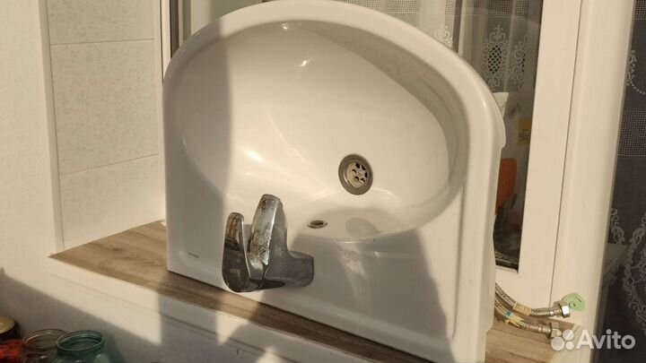 Раковина со смесителем