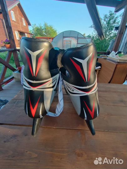 Коньки хоккейные 42 размер