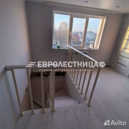Лестница на металлокаркасе