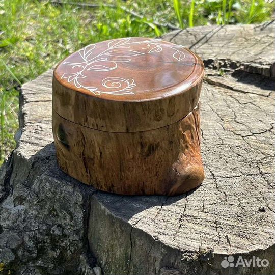 Шкатулка деревянная инкрустированная серебром
