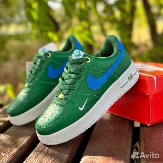 Кроссовки Nike женские