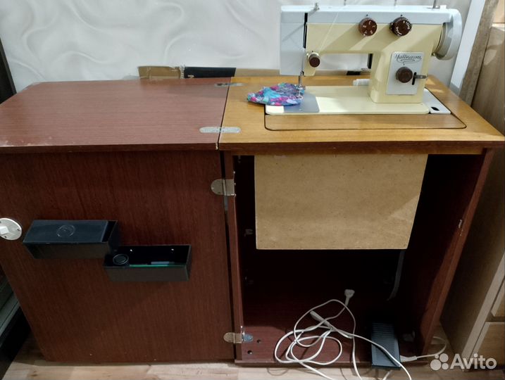Швейная машина Чайка 143 с электроприводом