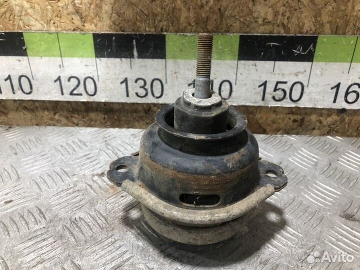 Опора двигателя правая Porsche Cayenne