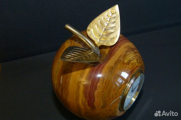 Часы Яблоко камень яшма