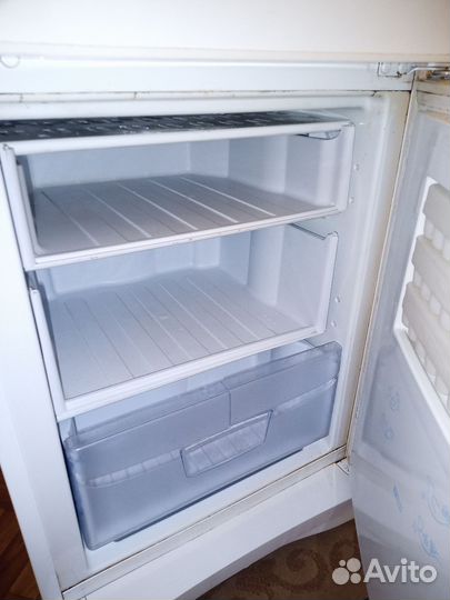 Неисправный холодильник Indesit