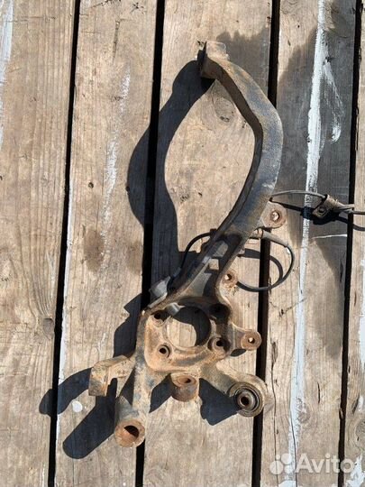 Цапфа задняя левая Hyundai Sonata EF G4JP 2005